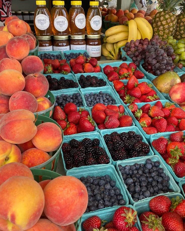 Countryside Berry Medley: Vibrant Vitality Burst